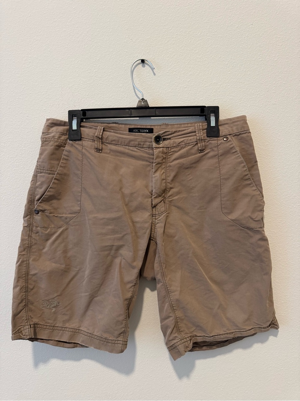 Arc'teryx Men's Taupe Flat-Front Technical Shorts
